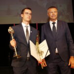 30.09.2019 Kielce. Mała scena KCK. Prezydent Bogdan Wenta wręczył nagrody "Nadzieje Kielc". Statuetkę odebrał Jan Grzegorzewski / Jarosław Kubalski / Radio Kielce