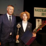 30.09.2019 Kielce. Mała scena KCK. Prezydent Bogdan Wenta wręczył nagrody "Nadzieje Kielc". Statuetkę odebrał Bartosz Szkoła / Jarosław Kubalski / Radio Kielce