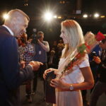 30.09.2019 Kielce. Mała scena KCK. Prezydent Bogdan Wenta wręczył nagrody "Nadzieje Kielc". Statuetkę odebrała Magda Więckowska / Jarosław Kubalski / Radio Kielce