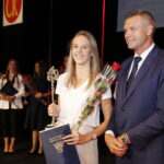 30.09.2019 Kielce. Mała scena KCK. Prezydent Bogdan Wenta wręczył nagrody "Nadzieje Kielc". Statuetkę odebrała Magda Więckowska / Jarosław Kubalski / Radio Kielce