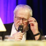 30.09.2019 Kielce. Pałacyk Tomasza Zielińskiego. Adam Ochwanowski świętuje jubileusz 45-lecia debiutu literackiego oraz promuje swój najnowszy tomik wierszy. Czyta Jan Nowicki / Jarosław Kubalski / Radio Kielce