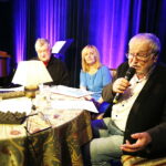 30.09.2019 Kielce. Pałacyk Tomasza Zielińskiego. Adam Ochwanowski świętuje jubileusz 45-lecia debiutu literackiego oraz promuje swój najnowszy tomik wierszy. Od lewej Adam Ochwanowski, Urszula Lubczyńska - Gładka i Jan Nowicki / Jarosław Kubalski / Radio Kielce