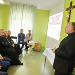 30.09.2019 Kielce. Otwarcie Diecezjalnego Centrum Wolontariatu przy ulicy Małej. Przemawia ks. Krzysztof Banasik / Jarosław Kubalski / Radio Kielce