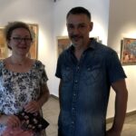 01.09.2019. Sandomierz. Wystawa prac Artura Kardamasza w BWA. Na zdjęciu (od lewej): Katarzyna Pisarczyk - dyrektor BWA w Sandomierzu i Artur  Kardamasz / Grażyna Szlęzak-Wójcik / Radio Kielce