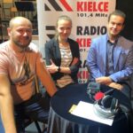 26.09.2019 Kielce. Kawiarenka Festiwalowa Memorial to Miles. Od lewej: Marcin Stojek oraz Natalia Jaworska i Jakub Antonkiewicz, muzycy Big Bandu Zespołu Szkół Muzycznych imienia Ludomira Różyckiego / Paweł Solarz / Radio Kielce