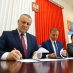 10.09.2019. Kunów. Podpisanie porozumienia miedzy gminą Kunów, a Wojewódzkim Funduszem Ochrony Środowiska i Gospodarki Wodnej w Kielcach / Emilia Sitarska / Radio Kielce