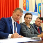 10.09.2019. Kunów. Podpisanie porozumienia miedzy gminą Kunów, a Wojewódzkim Funduszem Ochrony Środowiska i Gospodarki Wodnej w Kielcach / Emilia Sitarska / Radio Kielce