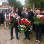 17.09.2019 Staszów. Uroczystości patriotyczne. Na zdjęciu od lewej poseł Marek Kwitek, wiceprzewodniczący sejmiku województwa świętokrzyskiego Marek Strzała, doradca wojewody świętokrzyskiego Anna Paluch / Grażyna Szlęzak-Wójcik / Radio Kielce