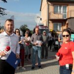 04.09.2019. Sadowie. Program "Interwencja". Na zdjęciu: Kamil Markiewicz - TVP3 Kielce i Emilia Sitarska - Radio Kielce / Krzysztof Bujnowicz / Radio Kielce