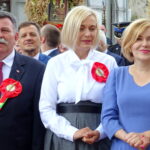 08.09.2019. Opatów. XIX Wojewódzkie Świętokrzyskie Dożynki. Od lewej: poseł Andrzej Kryj, wicemarszałek województwa Renata Janik, poseł Anna Krupka / Emilia Sitarska / Radio Kielce