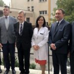 24.09.2019 Sandomierz. Wizyta Marka Balickiego w sandomierskim szpitalu. Na zdjęciu (od lewej): prof. Jacek Wciórka, Marcin Marzec - burmistrz Sandomierza, Marek Balicki - pełnomocnik ministra zdrowia, Renata Mirowska-Masternak - ordynator oddziału psychiatrii, Mark Kos - dyrektor szpitala w Sandomierzu i Marcin Piwnik - starosta sandomierski / Grażyna Szlęzak-Wójcik / Radio Kielce