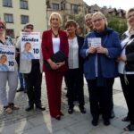 07.09.2019. Ostrowiec Świętokrzyski. Konferencja Koalicji Obywatelskiej. Na zdjęciu (od prawej): Dorota Łukawska, Róża Thun - europoseł, Michał Braun - kielecki radny, Marzena Dębniak - starosta ostrowiecki i Edyta Handze / Emilia Sitarska / Radio Kielce