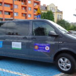 10.09.2019. Ostrowiec Św. Przekazanie nowego busa dla Warsztatów Terapii Zajęciowej Stowarzyszenia Szansa / Radio Kielce