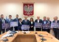 18.09.2019. Staszów. Wręczenie promes samorządowcom z powiatu staszowskiego na remonty dróg / Grażyna-Szlęzak-Wójcik / Radio Kielce