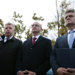 Kielce. 19.09.2019. Konferencja polityków PiS. Na zdjęciu od lewej: Jarosław Rusiecki – przewodniczący senackiej komisji Obrony Narodowej, Piotr Wawrzyk - wiceminister spraw zagranicznych, Krzysztof Słoń - senator / Wiktor Taszłow / Radio Kielce