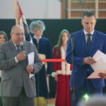 Kielce. 23.09.2019. Otwarcie Hali Sportowej. Na zdjęciu (od lewej): Ryszard Mańko - dyrektor X LO, Radosław Wasiak / Wiktor Taszłow / Radio Kielce