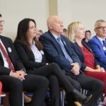 Kielce. 24.09.2019. Otwarcie Hali Sportowej przy III Liceum im. C. K. Norwida. Na zdjęciu od lewej: Marcin Stępniewski – radny, Monika Słoniewska – radna, Marian Kubik – radny, Anna Kibortt – radna, Sławomir Stachura – szef kancelarii Prezydenta Kielc, Bogdan Wenta – prezydent miasta Kielce / Wiktor Taszłow / Radio Kielce