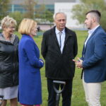 Kielce. 26.09.2019. Uroczyste wbicie łopaty pod budowę stadionu Politechniki Świętokrzyskiej. Na zdjęciu od lewej: Barbara Goszczyńska - prorektor, Anna Krupka - wiceminister, Wiesław Trąmpczyński - rektor / Wiktor Taszłow / Radio Kielce