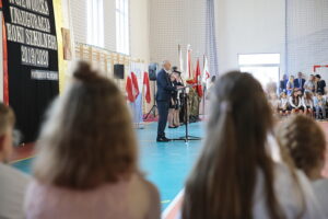Wojewódzkie rozpoczęcie roku szkolnego. Na zdjęciu: Jacek Sobaś – dyrektor szkoły / Wiktor Taszłow / Radio Kielce