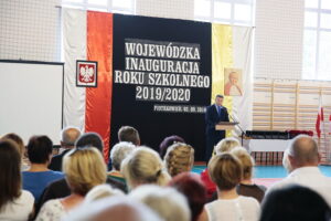 Wojewódzkie rozpoczęcie roku szkolnego. Na zdjęciu: Paweł Wójcik - burmistrz Chmielnika / Wiktor Taszłow / Radio Kielce