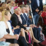 Wojewódzkie rozpoczęcie roku szkolnego: Na zdjęciu: Marian Florczyk - biskup kielecki, Anna Krupka – poseł, Krzysztof Słoń – senator, Kazimierz Mądzik - świętokrzyski kurator oświaty, Paweł Wójcik - burmistrz Chmielnika / Wiktor Taszłow / Radio Kielce