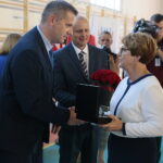 Wojewódzkie rozpoczęcie roku szkolnego. Na zdjęciu (od lewej): Paweł Wójcik - burmistrz Chmielnika, Jacek Sobaś – dyrektor szkoły, Maria Zuba – poseł / Wiktor Taszłow / Radio Kielce