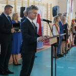 Wojewódzkie rozpoczęcie roku szkolnego. Na zdjęciu (przemawia): Krzysztof Słoń – senator / Wiktor Taszłow / Radio Kielce