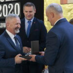 Wojewódzkie rozpoczęcie roku szkolnego. Na zdjęciu: Kazimierz Mądzik - świętokrzyski kurator oświaty, Paweł Wójcik - burmistrz Chmielnika, Jacek Sobaś – dyrektor szkoły / Wiktor Taszłow / Radio Kielce