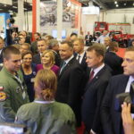 MSPO. Prezydent Andrzej Duda zwiedza ekspozycje. W środku, od lewej: Agata Wojtyszek - wojewoda świętokrzyski, Anna Krupka - wicemister sportu i turystyki, Andrzej Duda - prezydent RP i Mariusz Błaszczak - minister obrony narodowej / Wiktor Taszłow / Radio Kielce