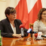 Kielce. 27.09.2019. Konferencja przed wizytą szefów Misji dyplomatycznych w województwie świętokrzyskim. Na zdjęciu (od lewej): Danuta Papaj – wiceprezydent Kielc, Agata Wojtyszek - wojewoda świętokrzyski / Wiktor Taszłow / Radio Kielce