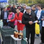 28.09.2019. Kielce. Agata Wojtyszek, wojewoda świętokrzyski spotkała się z mieszkańcami regionu na kieleckim targowisku / Wiktor Taszłow / Radio Kielce