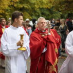 28.09.2019. Święty Krzyż. Świętokrzyski Rajd Pielgrzymkowy. Na zdjęciu (w środku): o. Marian Puchała, superior Klasztoru na Świętym Krzyżu / Wiktor Taszłow / Radio Kielce