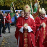 28.09.2019. Święty Krzyż. Świętokrzyski Rajd Pielgrzymkowy. Na zdjęciu (od lewej): bp Jan Piotrowski - ordynariusz Diecezji Kieleckiej i bp Krzysztof Nitkiewicz - ordynariusz Diecezji Sandomierskiej / Wiktor Taszłow / Radio Kielce