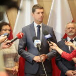 04.09.2019. Kielce. Świętokrzyski Okrągły Stół Edukacyjny. Na zdjęciu (od lewej): Agata Wojtyszek - wojewoda świętokrzyski, Dariusz Piontkowski - minister edukacji narodowej i Kazimierz Mądzik - świętokrzyski kurator oświaty / Wiktor Taszłow / Radio Kielce