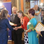 05.09.2019. Kielce. Wojewoda świętokrzyski przyznała nagrody "Czyste Serca". Na zdjęciu: nagrodę wręcza Agata Wojtyszek - wojewoda świętokrzyski / Wiktor Taszłow / Radio Kielce