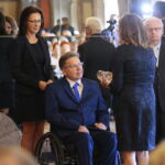 05.09.2019. Kielce. Wojewoda świętokrzyski przyznała nagrody "Czyste Serca". Na zdjęciu: nagrodę wręcza Agata Wojtyszek - wojewoda świętokrzyski / Wiktor Taszłow / Radio Kielce