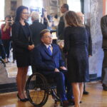 05.09.2019. Kielce. Wojewoda świętokrzyski przyznała nagrody "Czyste Serca". Na zdjęciu: nagrodę wręcza Agata Wojtyszek - wojewoda świętokrzyski / Wiktor Taszłow / Radio Kielce