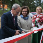 29.09.2019. Włochy. Otwarcie świetlicy. Andrzej Gąsior - burmistrz Nowej Słupi i Agata Wojtyszek - wojewoda świętokrzyski / Wiktor Taszłow / Radio Kielce