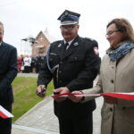 29.09.2019. Włochy. Otwarcie świetlicy. Od lewej: Andrzej Gąsior - burmistrz Nowej Słupi, Grzegorz Marczewski - prezes OSP Włochy i Agata Wojtyszek - wojewoda świętokrzyski / Wiktor Taszłow / Radio Kielce