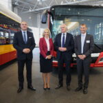 06.09.2019. Starachowice. Jarosław Gowin odwiedził firmę MAN Bus&Truck. Na zdjęciu (od prawej): Michael Kobriger - członek zarządu spółki MAN Bus&Truck, Jarosław Gowin - minister nauki i szkolnictwa wyższego i Renata Janik - wicemarszałek województwa świętokrzyskiego / Wiktor Taszłow / Radio Kielce