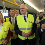 06.09.2019. Starachowice. Jarosław Gowin odwiedził firmę MAN Bus&Truck. Na zdjęciu (od lewej): Renata Janik - wicemarszałek województwa świętokrzyskiego i Jarosław Gowin - minister nauki i szkolnictwa wyższego / Wiktor Taszłow / Radio Kielce