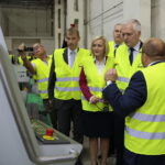 06.09.2019. Starachowice. Jarosław Gowin odwiedził firmę MAN Bus&Truck. / Wiktor Taszłow / Radio Kielce