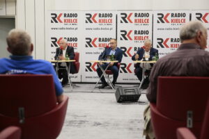 08.09.2019. Kielce. Studio polityczne Radia Kielce. Na zdjęciu (od lewej): Krzysztof Lipiec - PiS, Artur Gierada - KO i Czesław Siekierski - PSL KP / Wiktor Taszłow / Radio Kielce