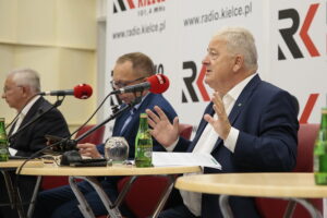 08.09.2019. Kielce. Studio polityczne Radia Kielce. Na zdjęciu (od lewej): Krzysztof Lipiec - PiS, Artur Gierada - KO i Czesław Siekierski - PSL KP / Wiktor Taszłow / Radio Kielce