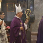 Kielce. 13.09.2019. Msza św. w drugą rocznicę śmierci biskupa kieleckiego Kazimierza Ryczana. Na zdjęciu biskup Jan Piotrowski / Wiktor Taszłow / Radio Kielce