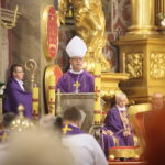 Kielce. 13.09.2019. Msza św. w drugą rocznicę śmierci biskupa kieleckiego Kazimierza Ryczana. Na zdjęciu biskup Jan Piotrowski / Wiktor Taszłow / Radio Kielce