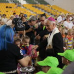 Kielce. 13.09.2019. Wielkie spotkanie pierwszaków w Hali Legionów. Na zdjęciu: biskup Marian Florczyk / Wiktor Taszłow / Radio Kielce