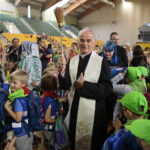 Kielce. 13.09.2019. Wielkie spotkanie pierwszaków w Hali Legionów. Na zdjęciu: biskup Marian Florczyk / Wiktor Taszłow / Radio Kielce