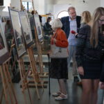 Chmielnik. 14.09.2019. Wernisaż wystawy Bartłomieja Michałowskiego "Sztetł. Zaginione w czasie" / Wiktor Taszłow / Radio Kielce