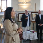 Chmielnik. 14.09.2019. Wernisaż wystawy Bartłomieja Michałowskiego "Sztetł. Zaginione w czasie". Na zdjęciu Magdalena Kusztal - Fundacja im. Edwarda Kusztala / Wiktor Taszłow / Radio Kielce